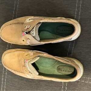 Sperry size 6M beige boat shoes